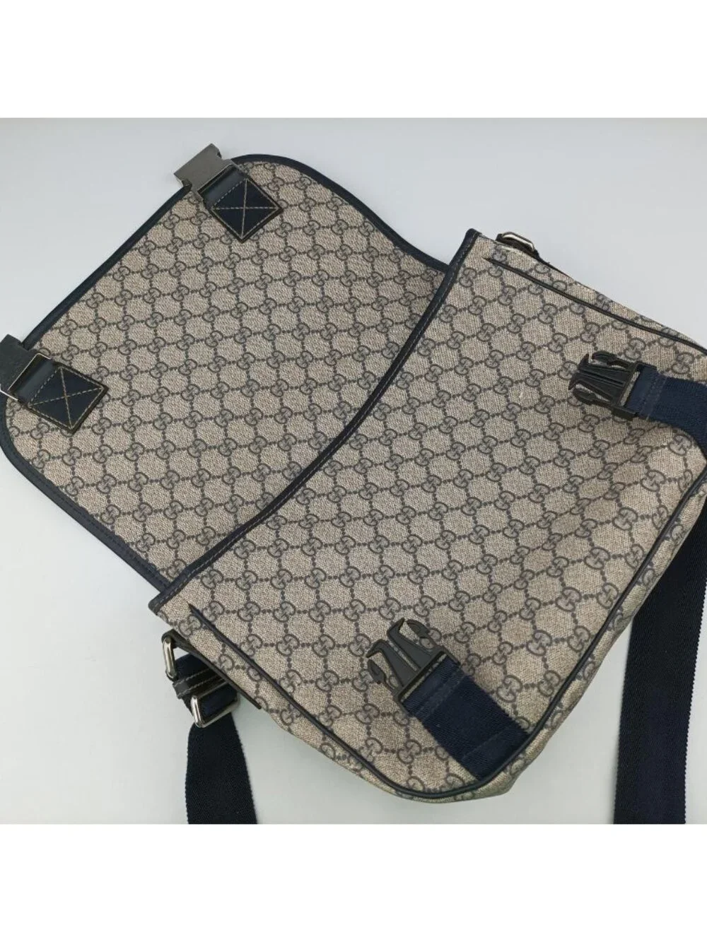 Gucci brand color